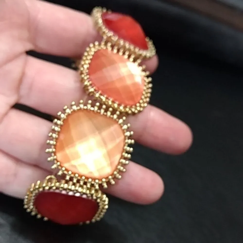 *Sale* Orangy-peach stretch bracelet 7.25